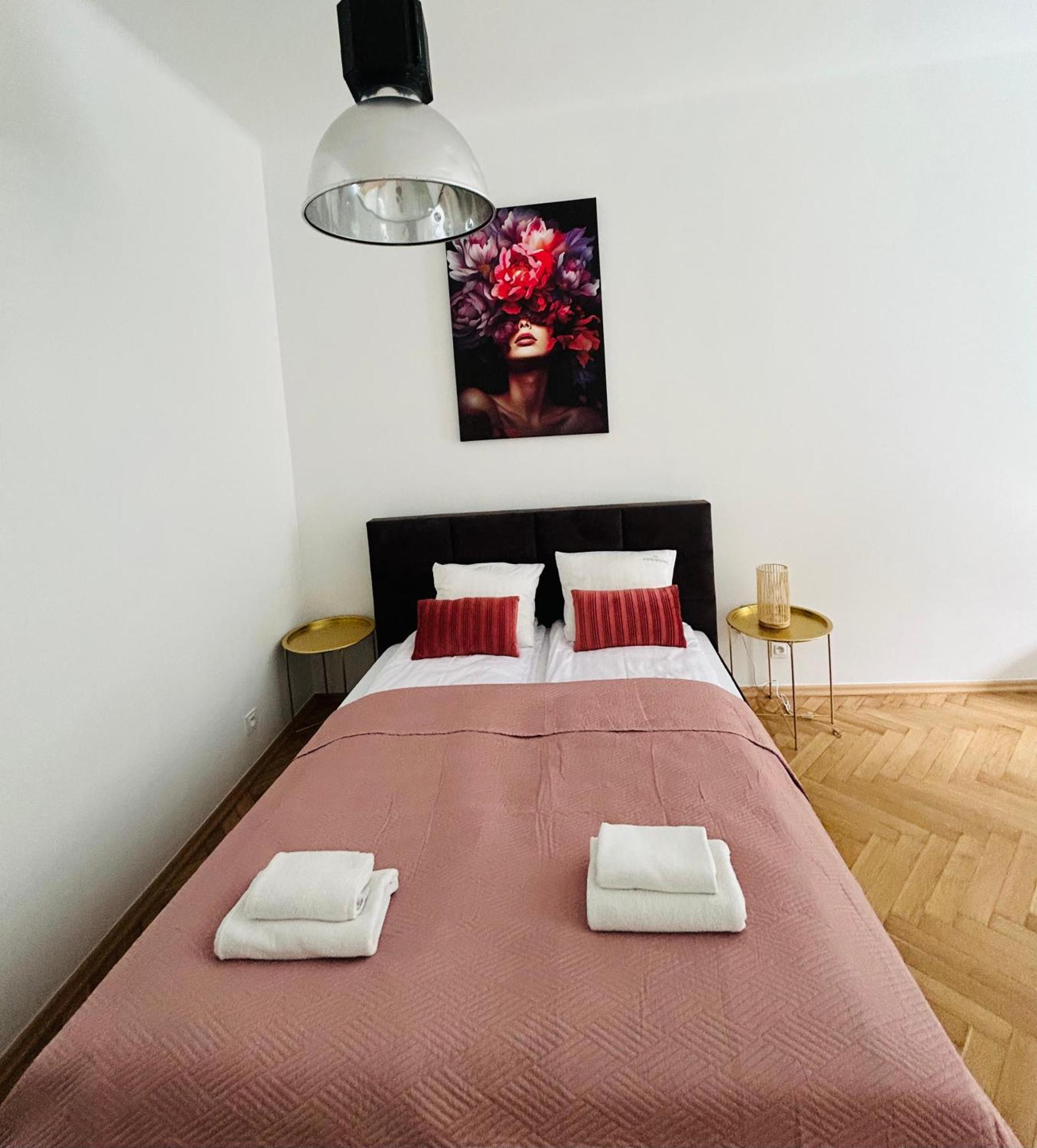 Selected Apartments By Market Square Краков Экстерьер фото