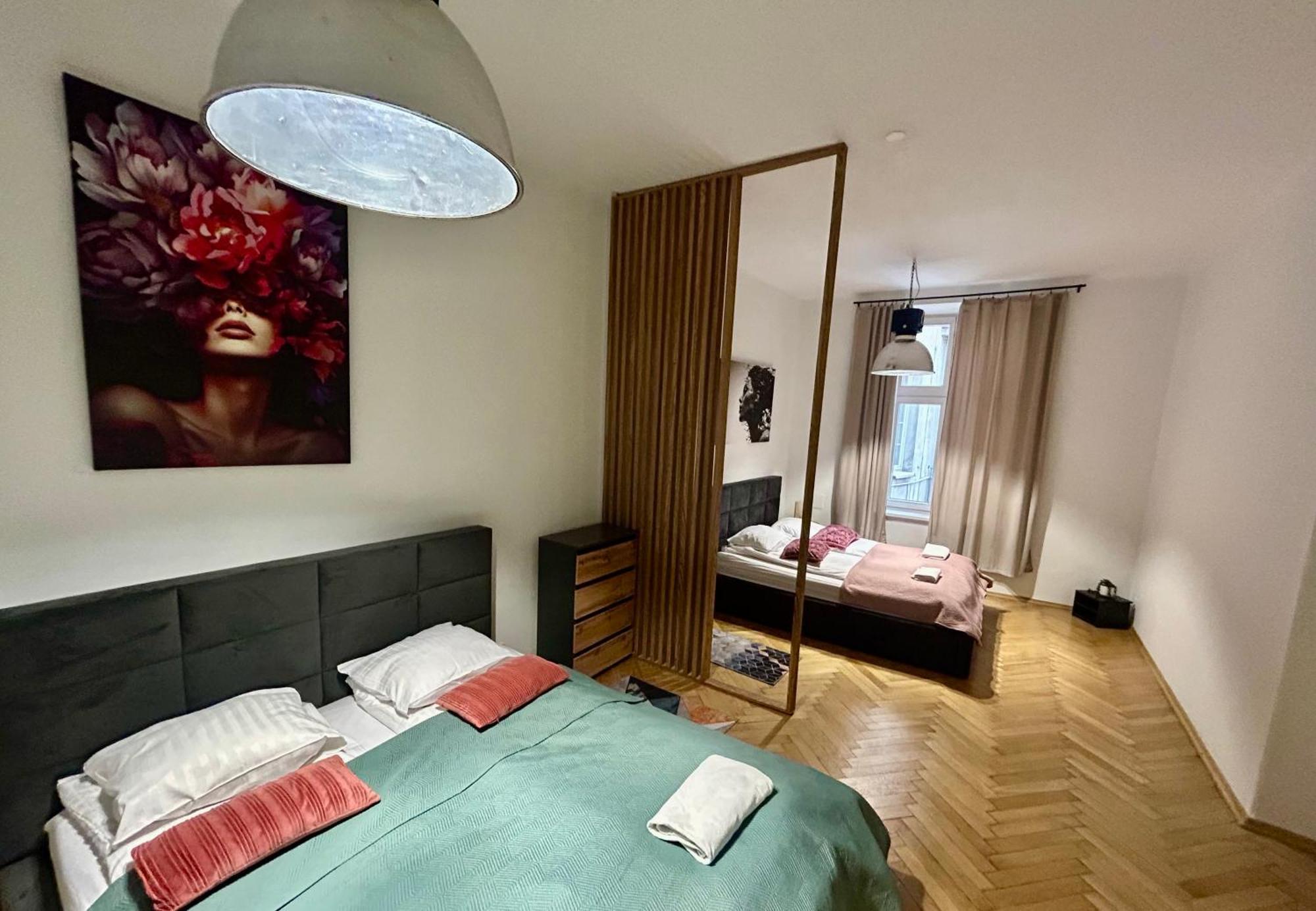 Selected Apartments By Market Square Краков Экстерьер фото